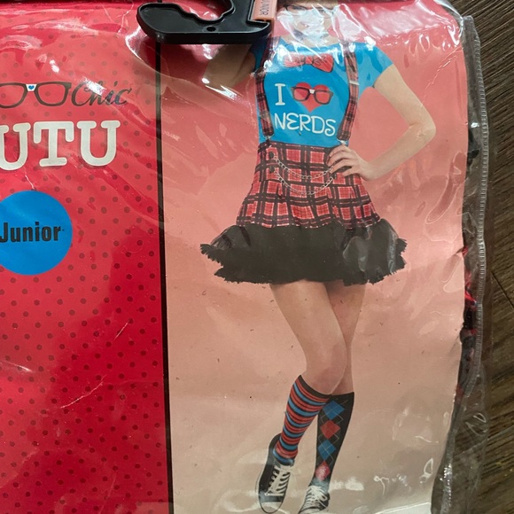 Costume - Picture 2 of 3